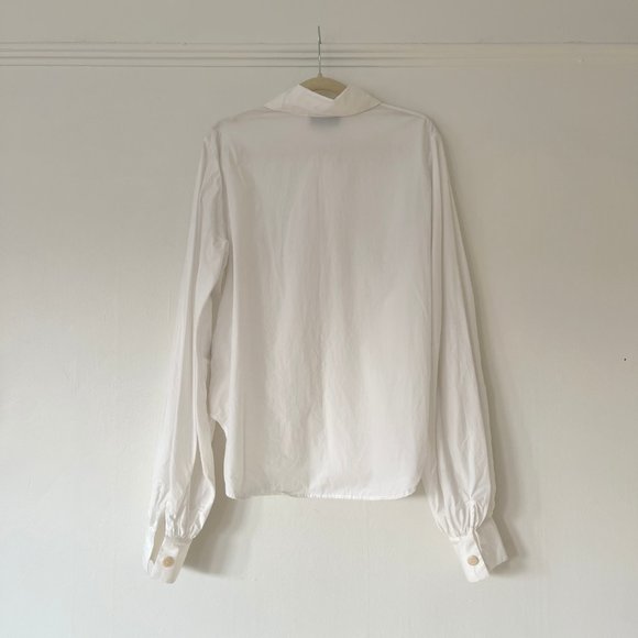 Elegant White Button-Up Blouse - Picture 3 of 4